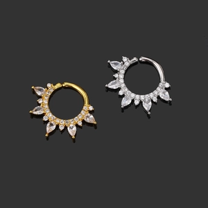Orecchino a perno e anello nasale con zircone a pera in oro e argento, design a raggiera