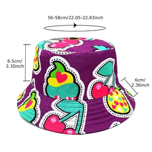 Cappello a secchiello viola reversibile con stampa orsetto gelato e misure dettagliate