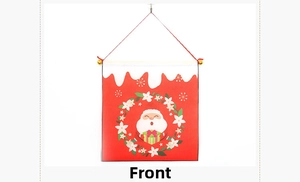 Vista frontale di uno striscione natalizio rosso con Babbo Natale e ghirlanda floreale festiva