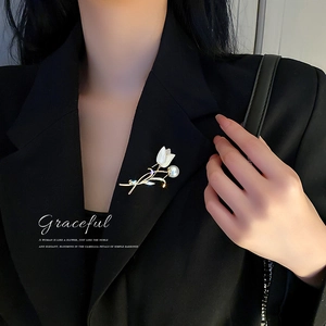 Élégante Broche Fleur Feuille Pour Femme Alliage Strass Künstliche Perle Accessoire Mode Pour Costume Bijoux