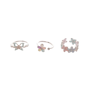 Ensemble de trois bagues avec fleurs en zircon et papillon en émail coloré ajustable