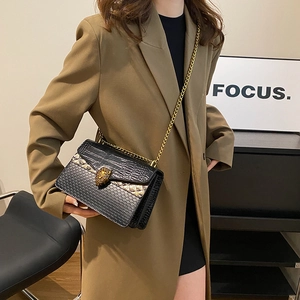 Women's black crocodile texture chain crossbody bag with golden lion buckle