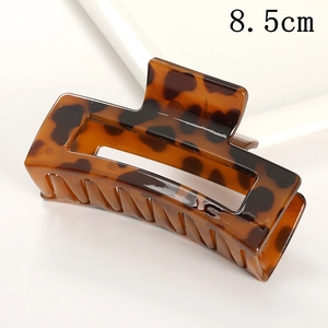 Detail shot of 8.5cm leopard print acrylic hair claw clip with glossy rectangle finish