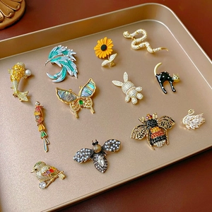 Detailed collection of gold plated butterfly and bee brooches with zircon and pearls