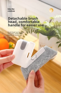 Detail showing the detachable 2-in-1 window crevice cleaning brush with ergonomic handle