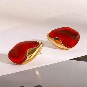 Retro irregular red gemstone stud earrings with polished gold-tone stainless steel base