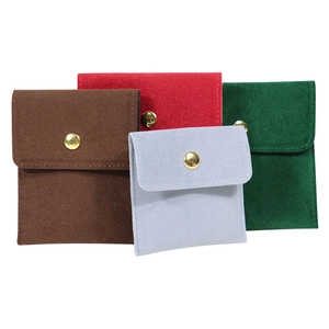 Pochettes à bijoux en microfibre avec boutons-pression en marron, rouge, vert et gris