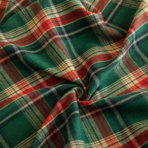 Classic red and green plaid round tablecloth with tassels for Christmas party decor