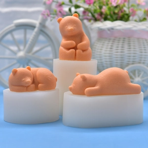 Set di stampi in silicone a forma di orso polare con tre pose per sapone o cibo