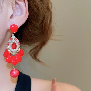 Boucles d'oreilles élégantes en perles rouges carrées pour femmes au style vintage