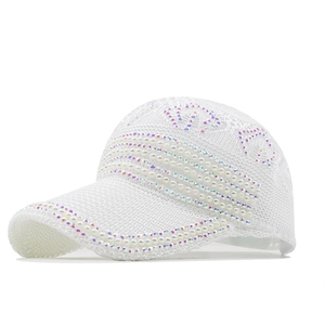 Weiße Damen Baseballkappe aus Spitze mit luxuriösen Perlen und Strass-Verzierungen