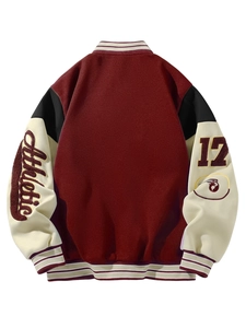 Détail de la broderie Athletic et du patch 17 au dos de cette veste varsity vintage