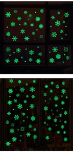 Autocollants de flocons de neige verts fluorescents sur vitre sombre pour décor de Noël