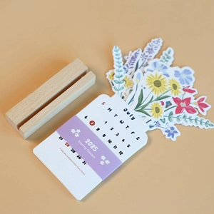 2025 Bloomy Flowers desk calendar with a wooden base and colorful floral paper cards