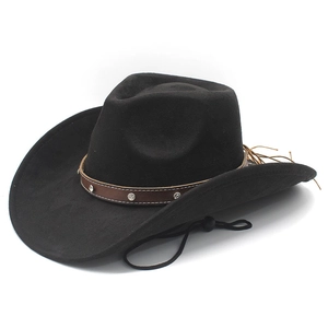Chapeau de cowboy noir en feutre avec bande à rivets et cordelette coupe-vent