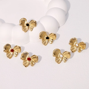 Élégantes Boucles D'Oreilles Fleur Nœud Acier Inoxydable Plaqué Or 18K Émail Minimaliste Bijoux Pour Femmes