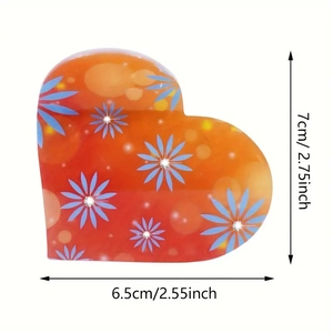 Pince à cheveux douce en forme de cœur avec motif floral et dimensions sur fond blanc