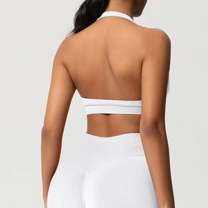 Détail macro du tissu côtelé sans couture sur la brassière de sport blanche