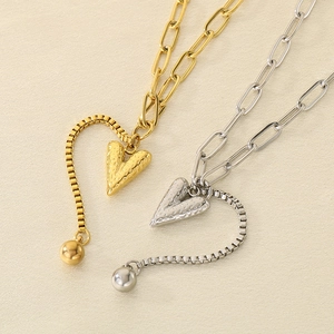 Collier à pendentif cœur hip hop avec texture irrégulière et longs glands