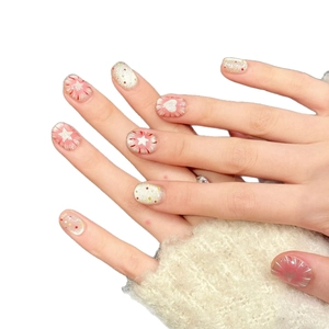 Rosa Press-on Nägel mit glitzernden Sternen und Herzmustern im süßen Girlie-Stil