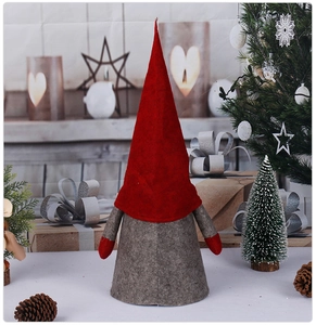 Gnome de Noël nordique en feutre rouge et gris pour la décoration du sapin de Noël