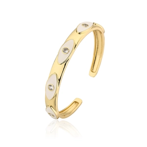 Detalle de brazalete abierto dorado con motivos de ojos en esmalte blanco y circonitas