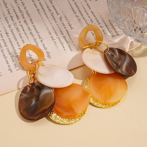 Retro acrylic geometric round earrings with amber resin and gold textured metal details