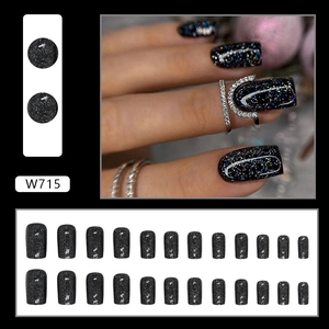 Faux ongles carrés longs noir pailleté laser avec effet holographique brillant