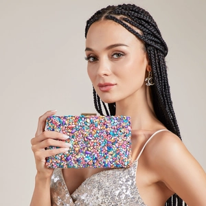 Pochette de soirée rectangulaire avec pierres mosaïques colorées et fermoir doré chic