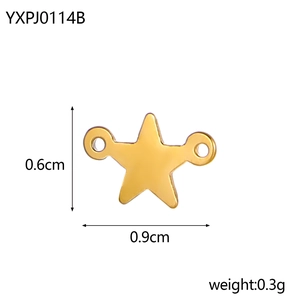 Détail d'un pendentif étoile en titane doré avec dimensions 0,6x0,9cm pour bijoux