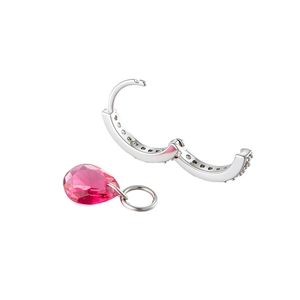 Silberne Huggie-Ohrringe mit glitzernden Zirkonen und rosa Wassertropfen-Edelsteinanhängern