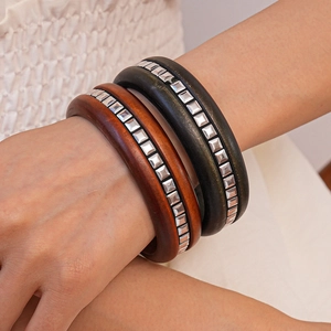 Bracelet Jonc En Bois Rétro Avec Clous Métalliques Carrés Argentés Large Style Bohème Ethnique Pour Femmes