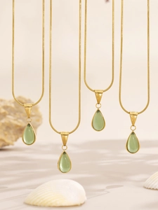 Détails de pendentifs goutte en cristal vert clair sur chaînes serpent dorées