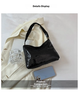 Gros plan du sac à paillettes noires avec boucle dorée et téléphone pour la dimension