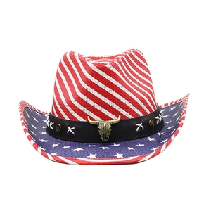 Cappello da cowboy bandiera USA con motivi a stelle e un emblema vintage di testa di toro