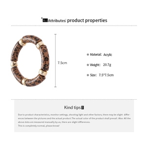 Detailed size and material diagram for acrylic leopard print geometric bracelet