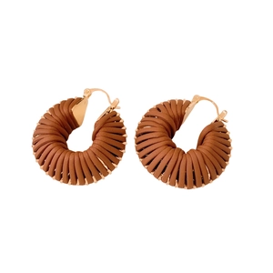 Boucles d'oreilles créoles tressées en cuir marron vintage avec fermoir doré chic