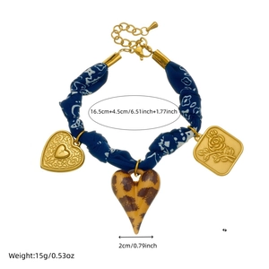 Vintage Stoffarmband in Blau mit Leopardenherz und goldenen Blumen-Anhängern