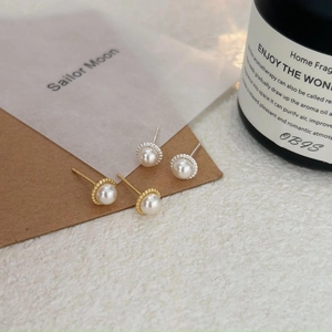 Elegant 925 silver pearl stud earrings with vintage wheat pattern in gold and silver