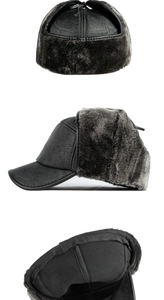 Détail du chapeau bombardier en cuir synthétique avec doublure peluche et coupe-vent