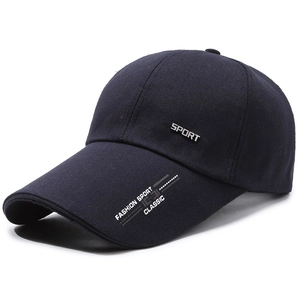 Casquette de baseball bleu marine avec étiquette sport en métal et longue visière
