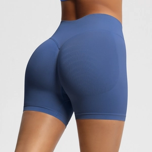 Détail du short de yoga sans couture taille haute avec effet push-up galbant le fessier