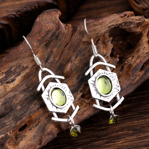 Boucles d'oreilles pendantes géométriques en pierre de lune olive et métal argenté