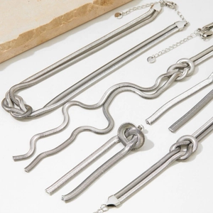 Set di gioielli con catena a serpente in argento con design a nodo e onde