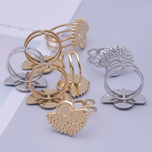 Detail of sunburst geometric 304 stainless steel rings in gold and silver finish