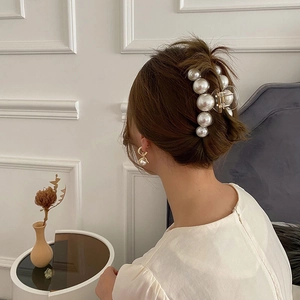 Hair Claw Clips Elegant Faux Artificial Pearl Metal Alloy Geometric Large Shark Hairpin For Women Daily Styling