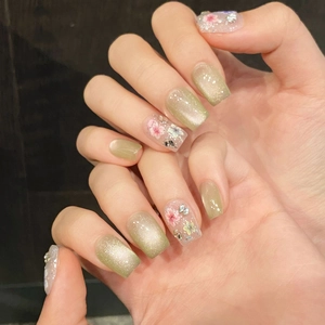 Olivgrüne Cat-Eye Kunstnägel zum Aufkleben mit floralem Muster und Glitzer-Akzenten