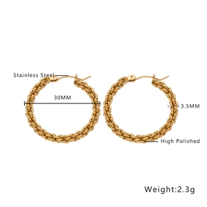 Détails techniques des boucles d'oreilles torsadées dorées 30mm avec dimensions