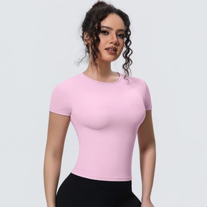 Slim-fit pink sports T-shirt with round neck and breathable fabric for yoga training