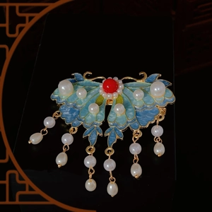Pince à cheveux papillon rétro avec émail bleu, perles et glands en style chinois traditionnel